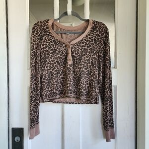 Abercrombie & Fitch Leopard Print Long Sleeve Crop Top